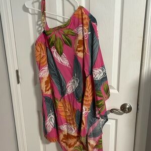 Short dress with one decorative sleeve top